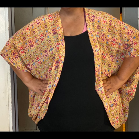 - Great condition!- Plus size Aztec print kimono - Picture 2 of 2